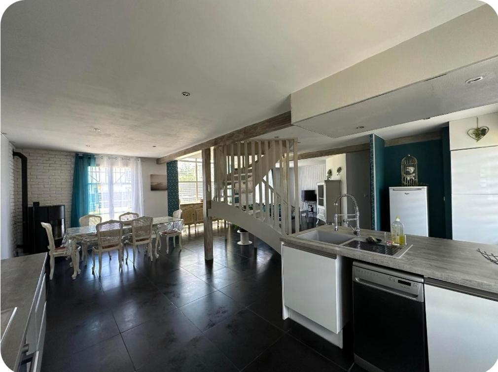 Charmante Maison Comme Chez Soi Saint-Amand-sur-Fion Luaran gambar